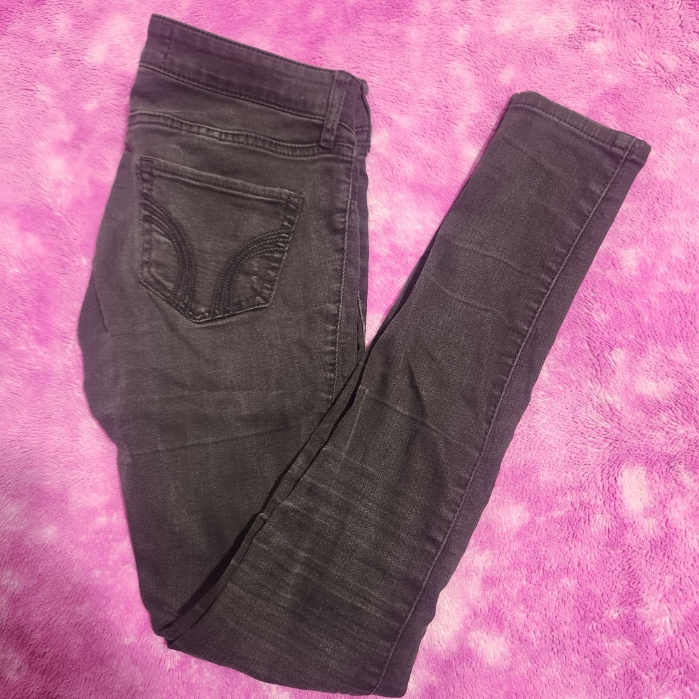 Hollister Women’s Skinny Jeans in Washed Black